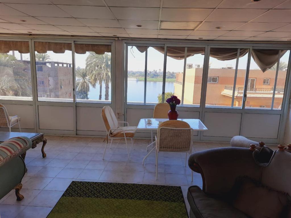 East Luxor Apartments With Nile Views Jazirat al Awwamiyah Exteriör bild